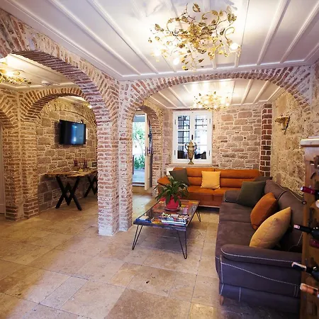 Hotel King Aegeus 2*