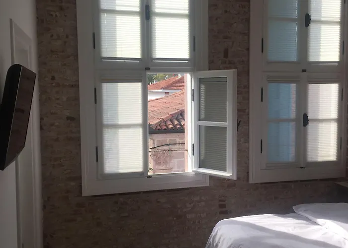 Ξενοδοχείο King Aegeus 2*